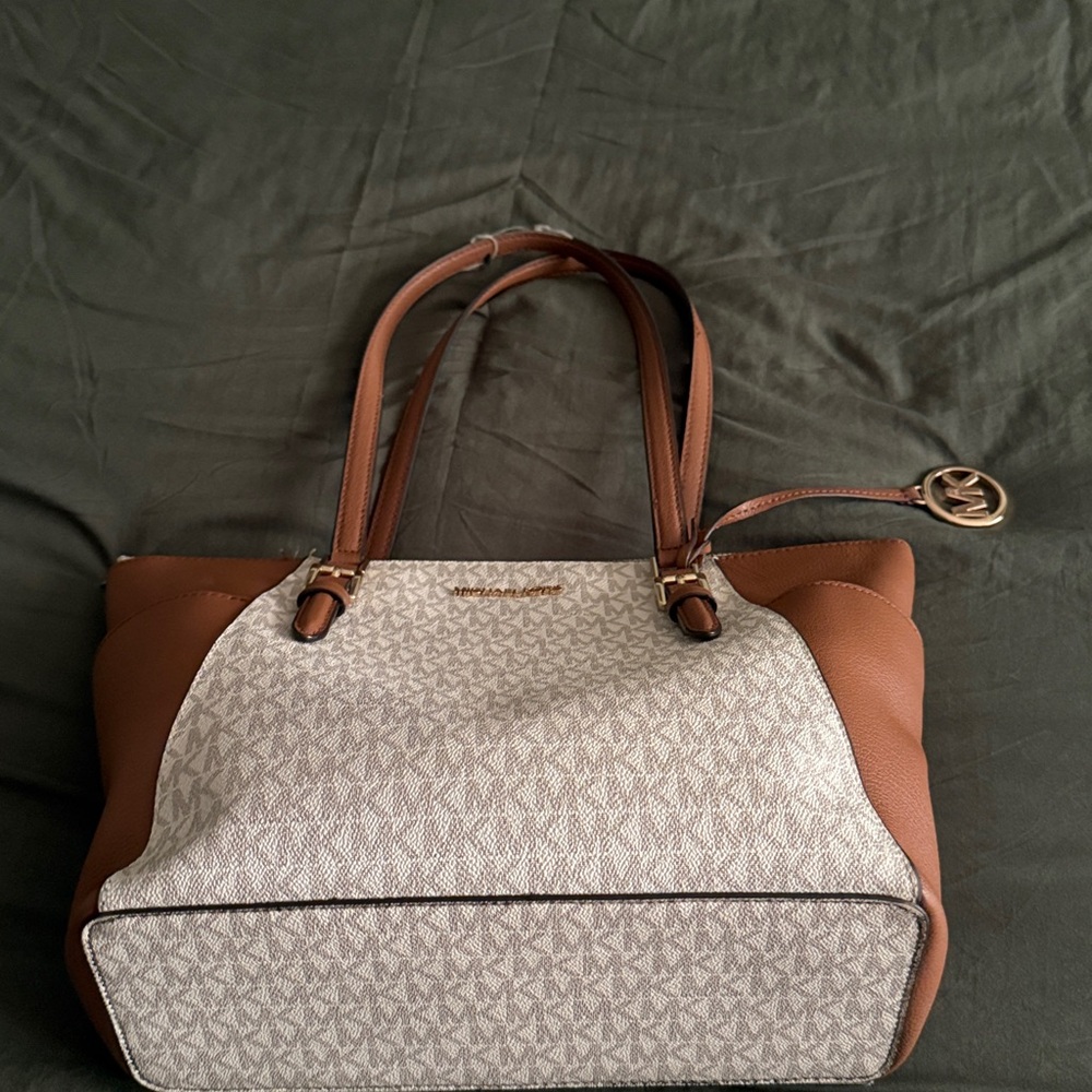 Michael Kors Purse - Picture 7 of 9